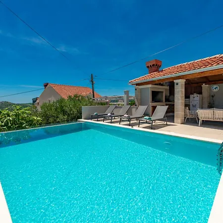 Nedia Retreat - Private Pool & Stunning Sea View *