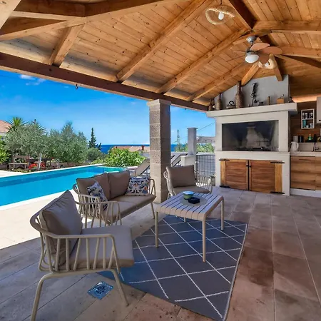 Nedia Retreat - Private Pool & Stunning Sea View