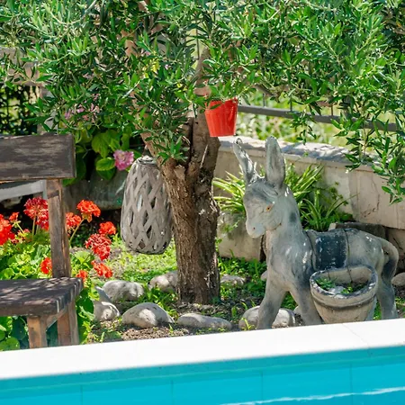 Semesterbostad Nedia Retreat - Private Pool & Stunning Sea View Mlini