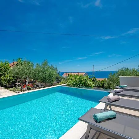 Nedia Retreat - Private Pool & Stunning Sea View Semesterbostad *