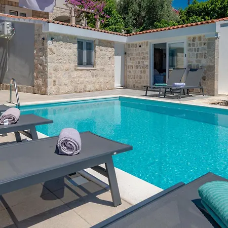 Nedia Retreat - Private Pool & Stunning Sea View
