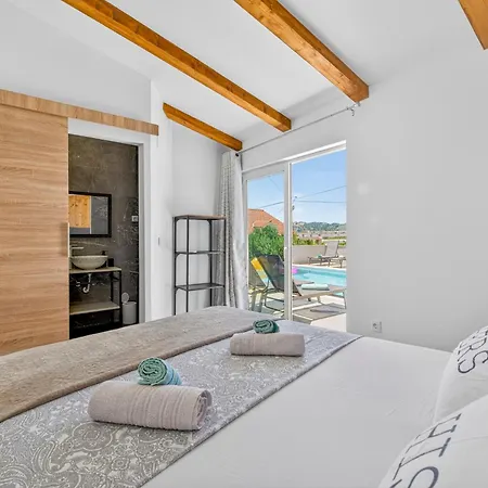 Nedia Retreat - Private Pool & Stunning Sea View Mlini