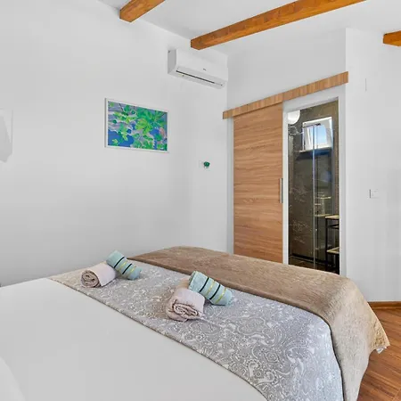 Semesterbostad Nedia Retreat - Private Pool & Stunning Sea View Mlini