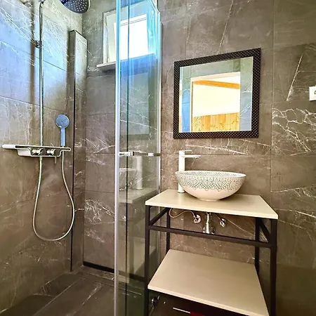 Nedia Retreat - Private Pool & Stunning Sea View