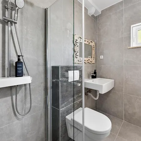 Nedia Retreat - Private Pool & Stunning Sea View بيت للعطل