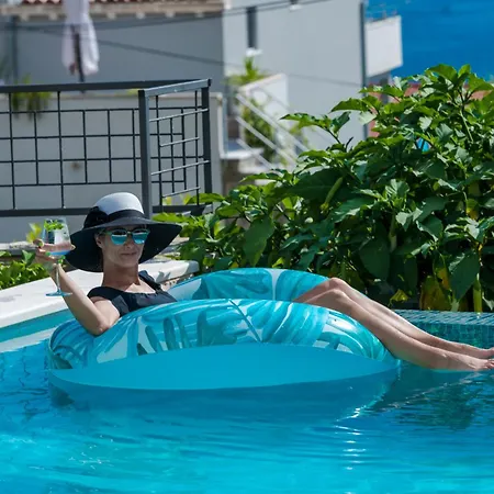 Nedia Retreat - Private Pool & Stunning Sea View *