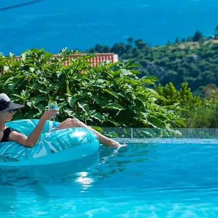 Nedia Retreat - Private Pool & Stunning Sea View Semesterbostad *