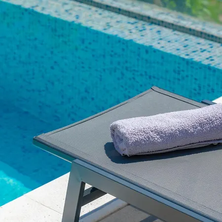 Nedia Retreat - Private Pool & Stunning Sea View