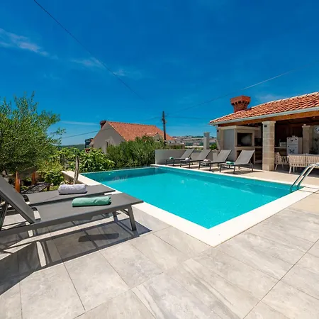 Semesterbostad Nedia Retreat - Private Pool & Stunning Sea View