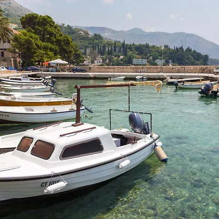 Nedia Retreat - Private Pool & Stunning Sea View Semesterbostad
